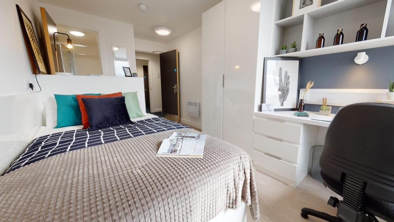 Student Only Studio Near Central London Apartemen York