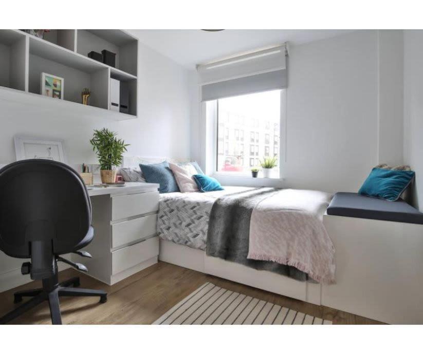 Student Only Studio Near Central London Apartemen York