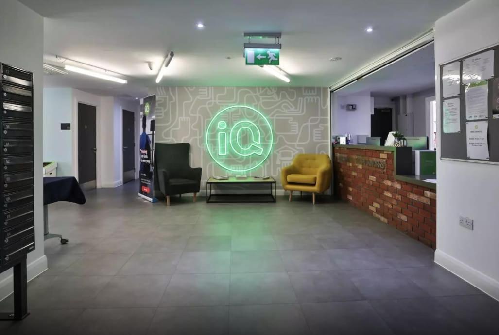 Student Only Studio Near Central London Apartemen *