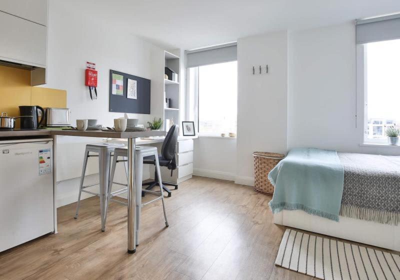 Student Only Studio Near Central London Apartemen *
